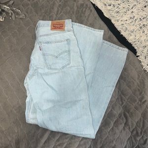 Light wash Levi’s low pro jeans, size 25